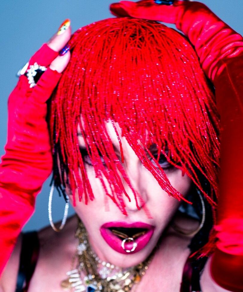 Madonna desnuda #108252987