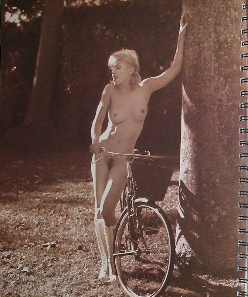 Madonna desnuda #108253003