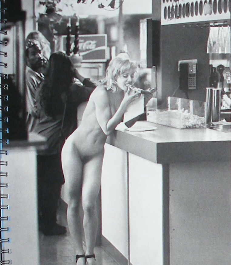 Madonna desnuda #108253004