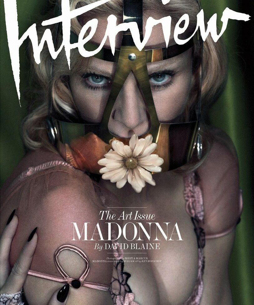 Madonna desnuda #108253013