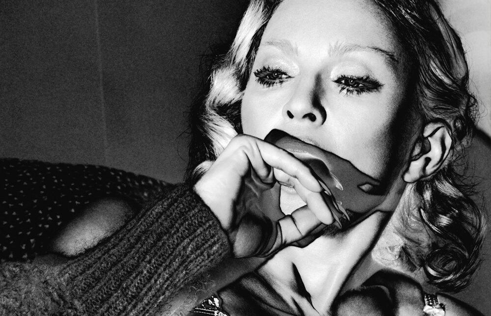 Madonna desnuda #108253019