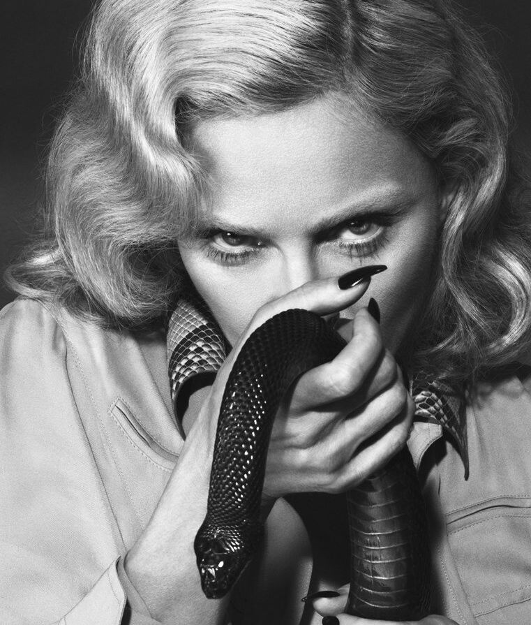 Madonna desnuda #108253020