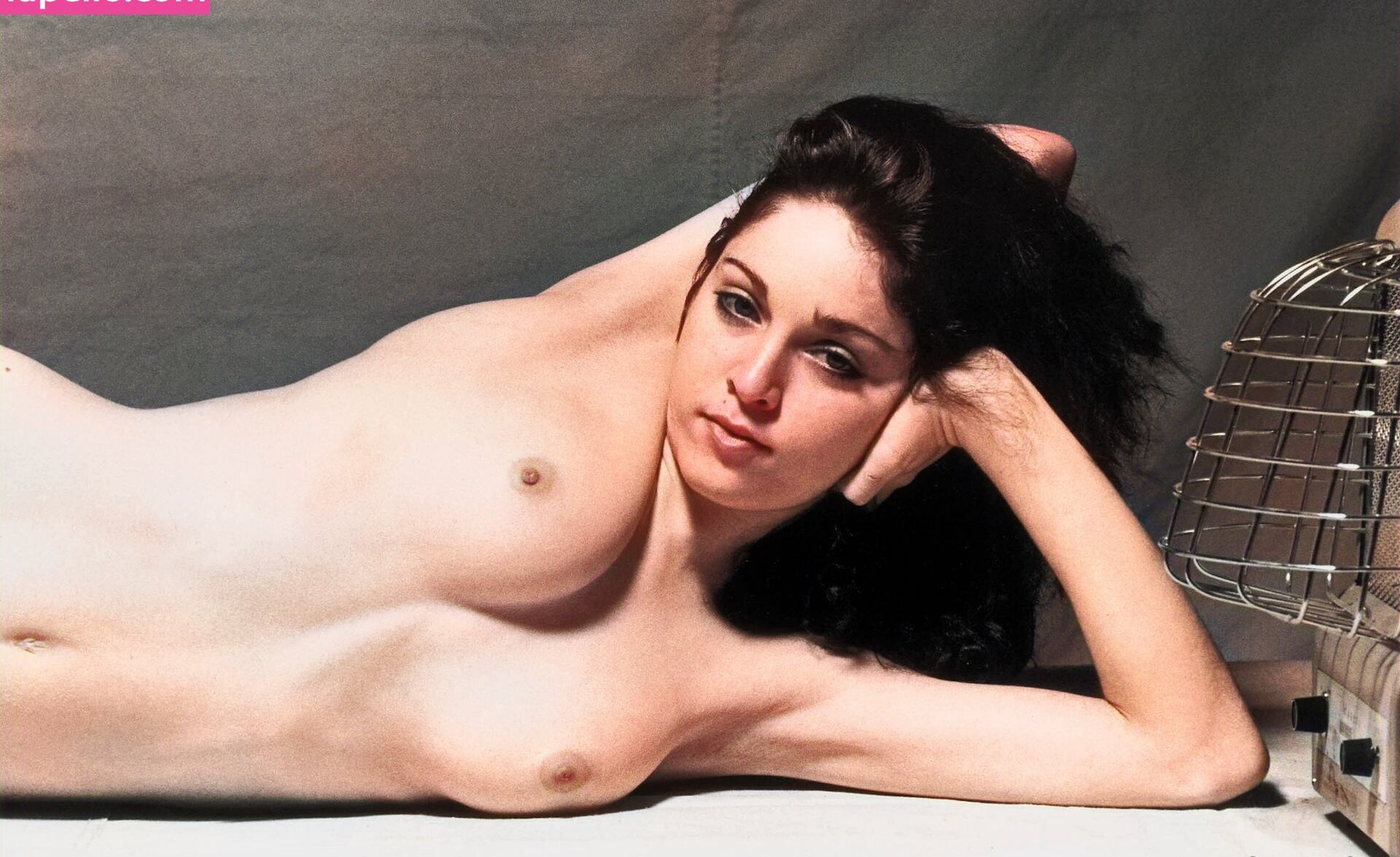 Madonna desnuda #108253047