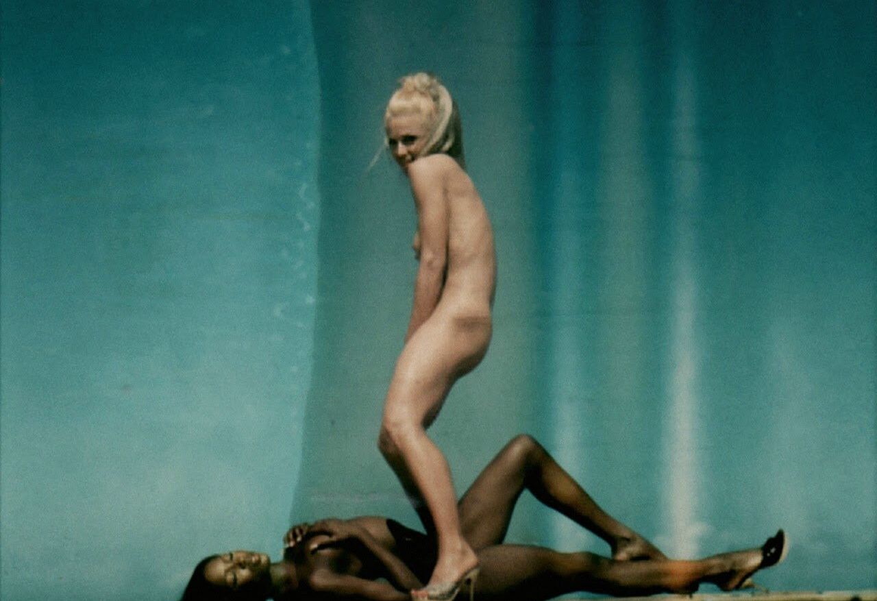 Madonna desnuda #108253070