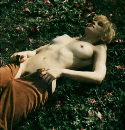 Madonna desnuda #108253075