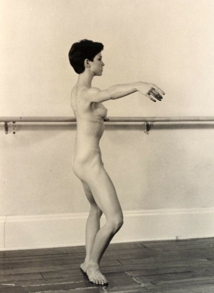 Madonna desnuda #108253078