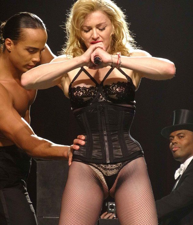 Madonna desnuda #108253084