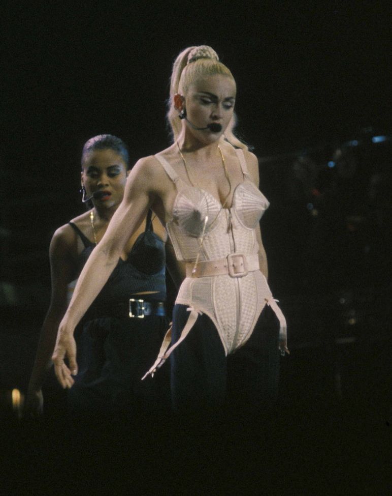 Madonna desnuda #108253090