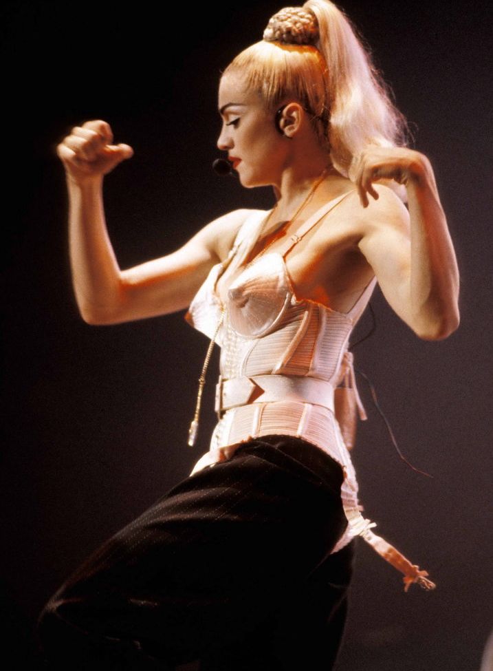 Madonna desnuda #108253097