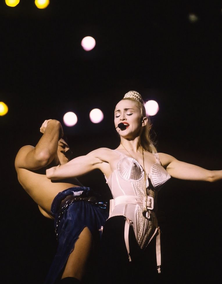 Madonna desnuda #108253098