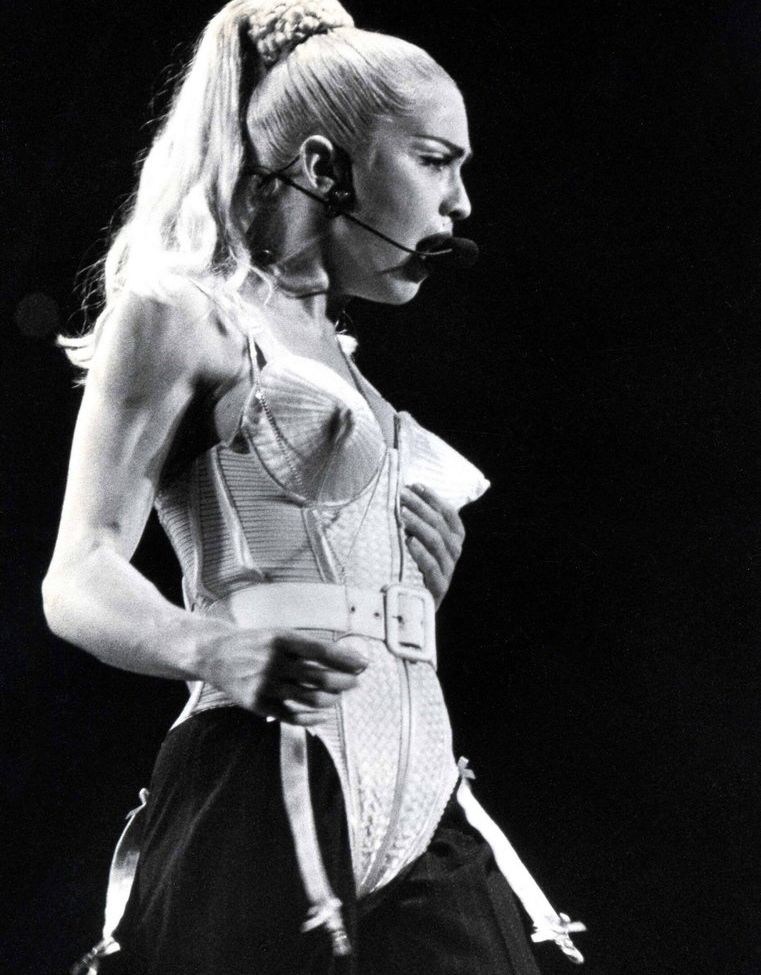 Madonna desnuda #108253103