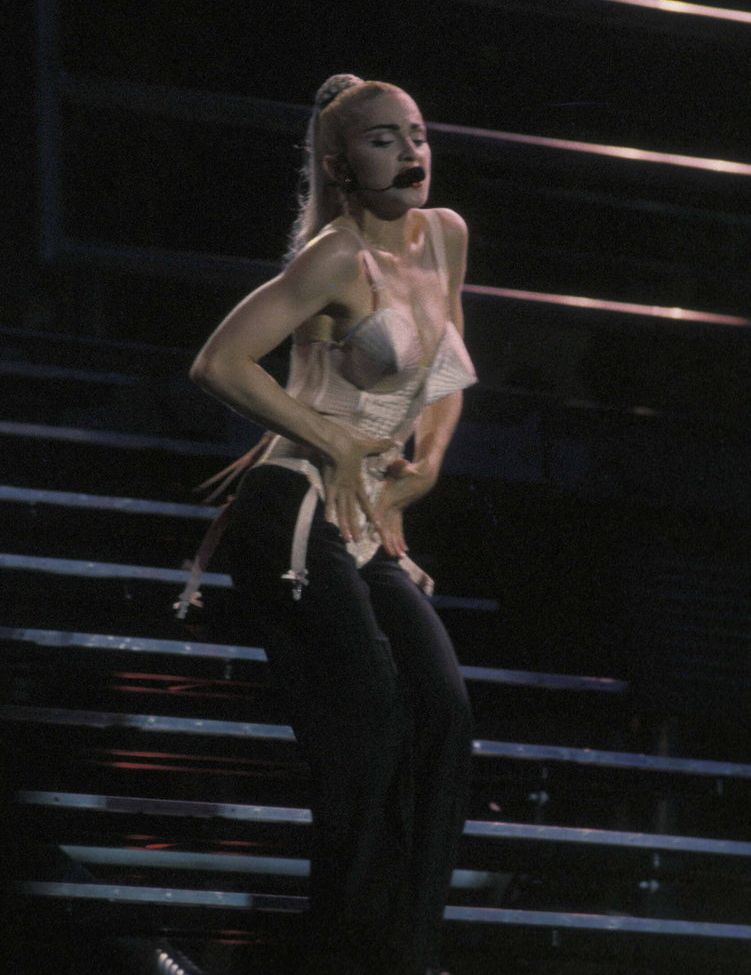 Madonna desnuda #108253105