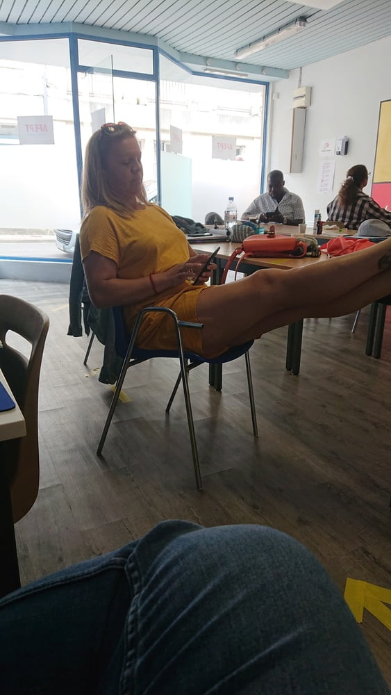 Sous la jupe de Gaelle #81841763