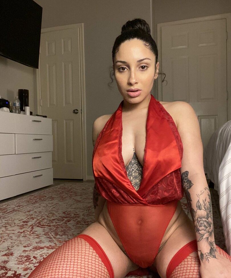 Damacosmica desnuda #109866160