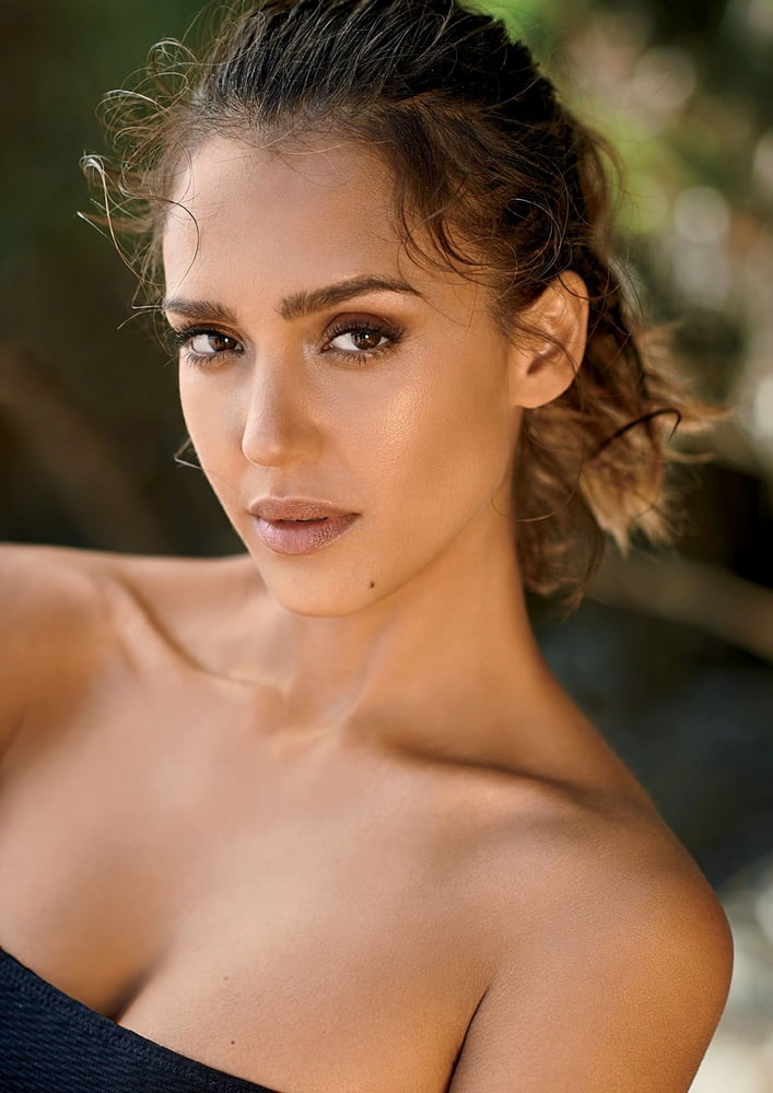 Jessica alba è splendida
 #90638374