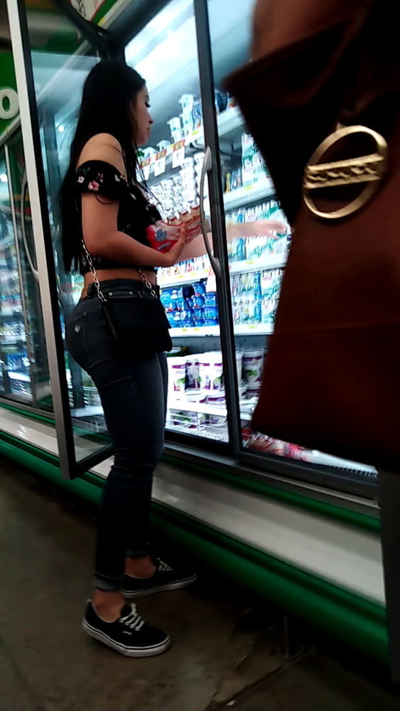 Morrita con un megaculo perfecto de compras en aurera #95984197
