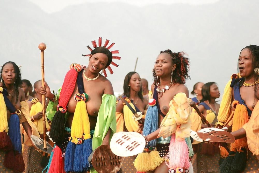 Afrikanischer Stamm wunderbare Frauen
 #92943616