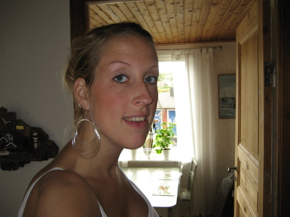 Sdruws2 - schwedische schwangere große titted Frau ausgesetzt
 #88572322
