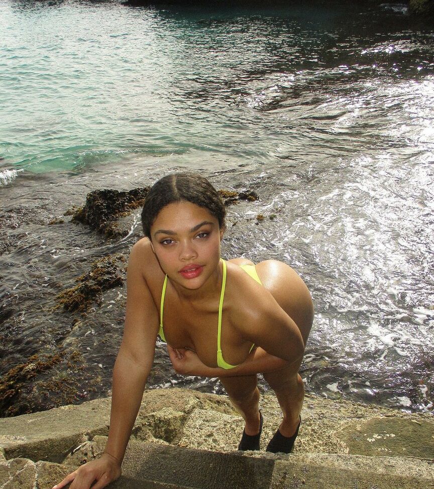 Caitlyn Mwenifumbo desnuda #108134652