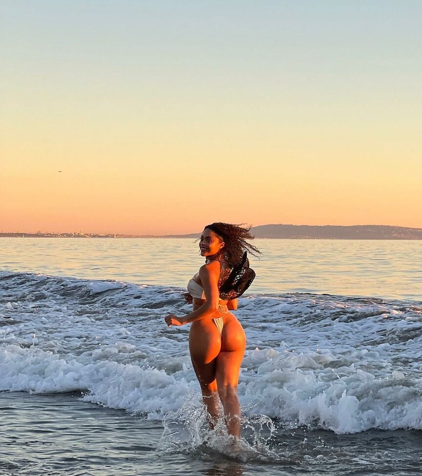 Caitlyn Mwenifumbo desnuda #108134657