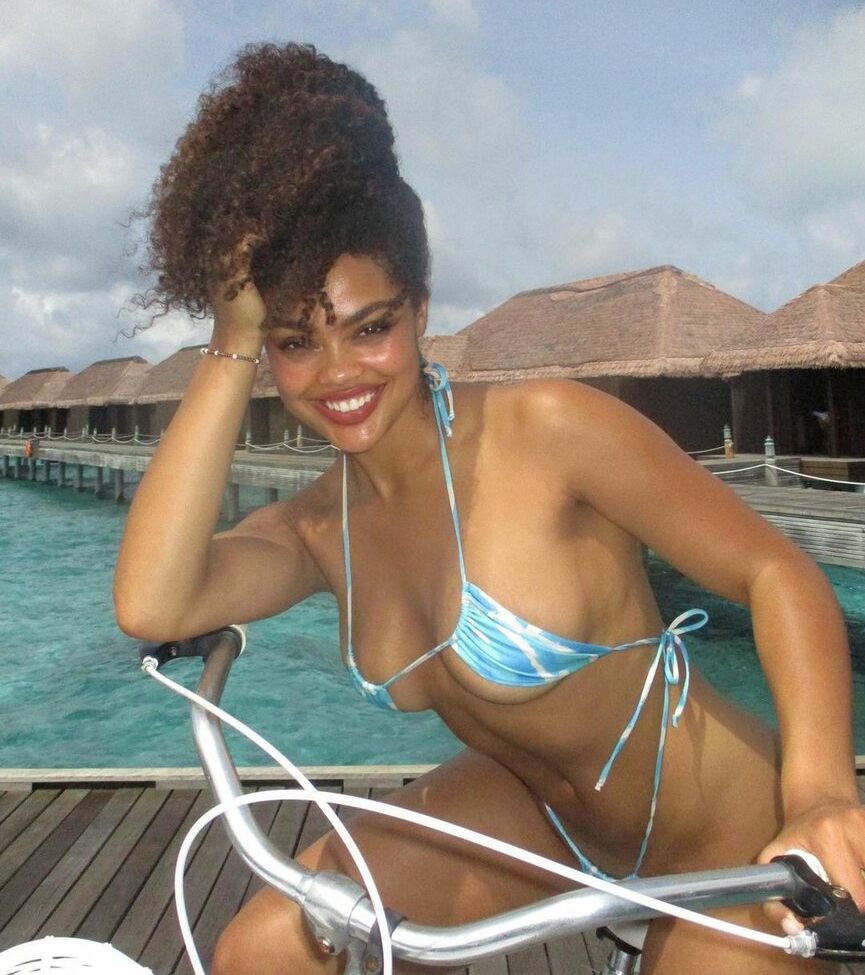 Caitlyn Mwenifumbo desnuda #108134665