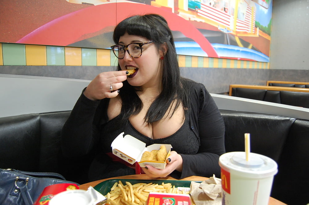 Fat Chicks With Deceptively Thin Faces 8 #102142730