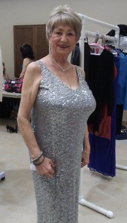Divers granny mature bbw busty vêtements lingerie 5
 #103348524