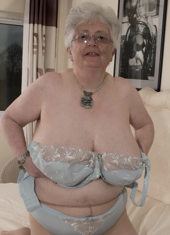 Divers granny mature bbw busty vêtements lingerie 5
 #103348831