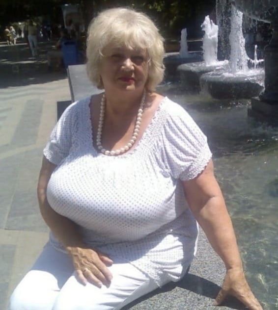 Divers granny mature bbw busty vêtements lingerie 5
 #103348959