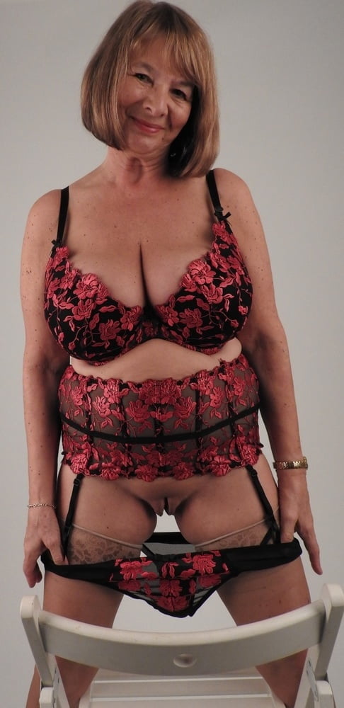 Divers granny mature bbw busty vêtements lingerie 5
 #103349043