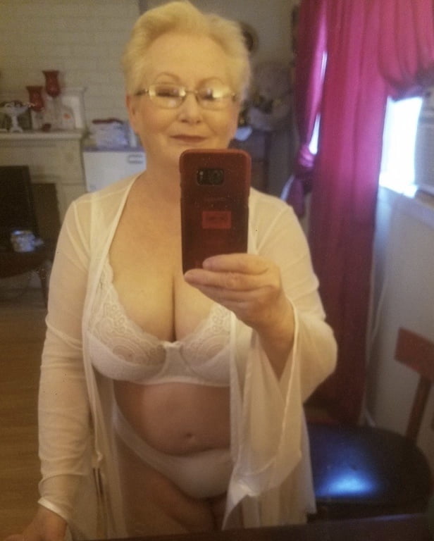 Divers granny mature bbw busty vêtements lingerie 5
 #103349776