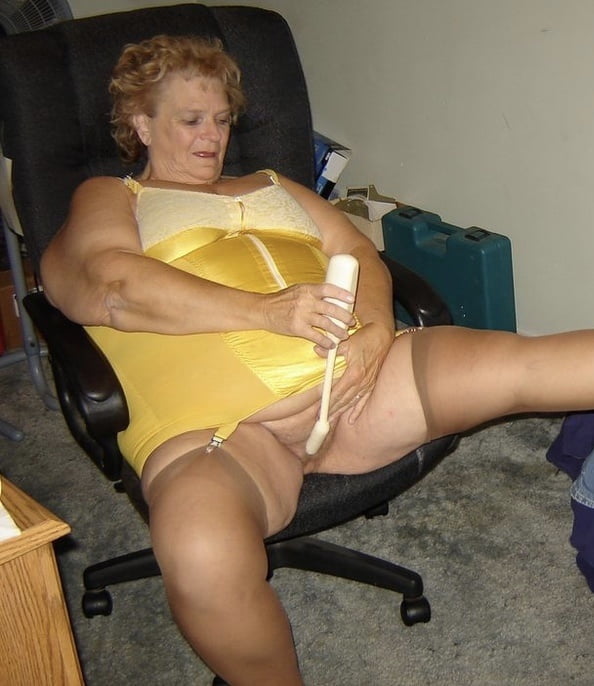 Divers granny mature bbw busty vêtements lingerie 5
 #103349844