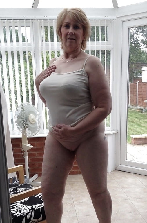 Divers granny mature bbw busty vêtements lingerie 5
 #103350182