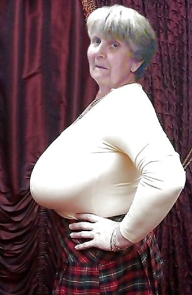 Divers granny mature bbw busty vêtements lingerie 5
 #103350185