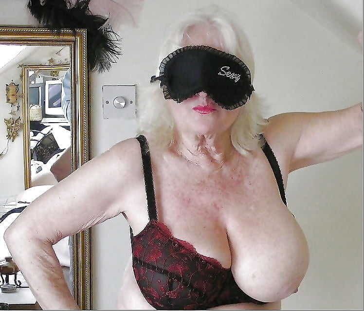 Divers granny mature bbw busty vêtements lingerie 5
 #103350552