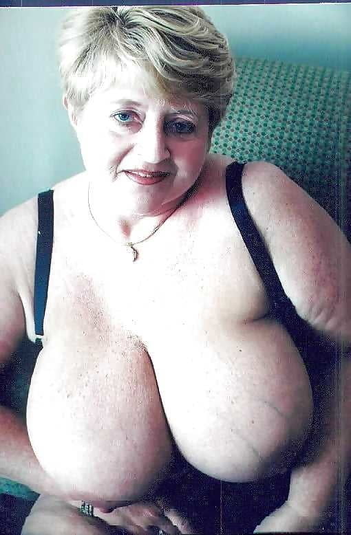 Divers granny mature bbw busty vêtements lingerie 5
 #103350577