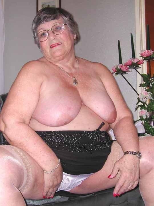 Varie granny mature bbw busty vestiti lingerie 5
 #103351295