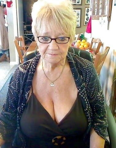 Varie granny mature bbw busty vestiti lingerie 5
 #103351299