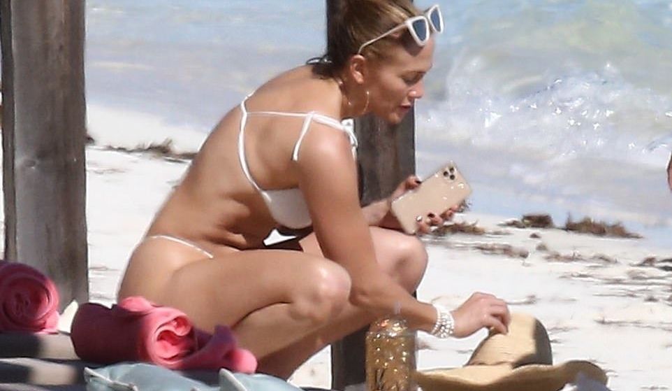 Jennifer Lopez nue #107832777
