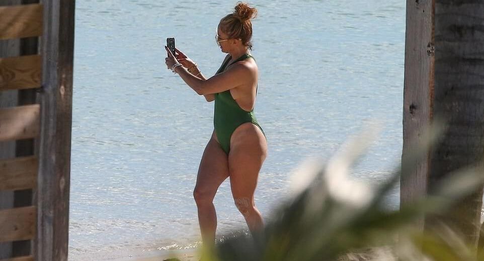 Jennifer Lopez nue #107832792