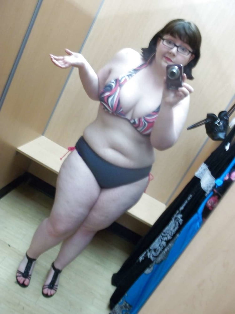 Caderas anchas de las mujeres 322
 #104520791