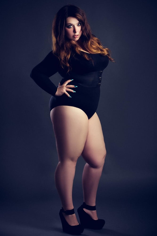 Caderas anchas de las mujeres 322
 #104520835