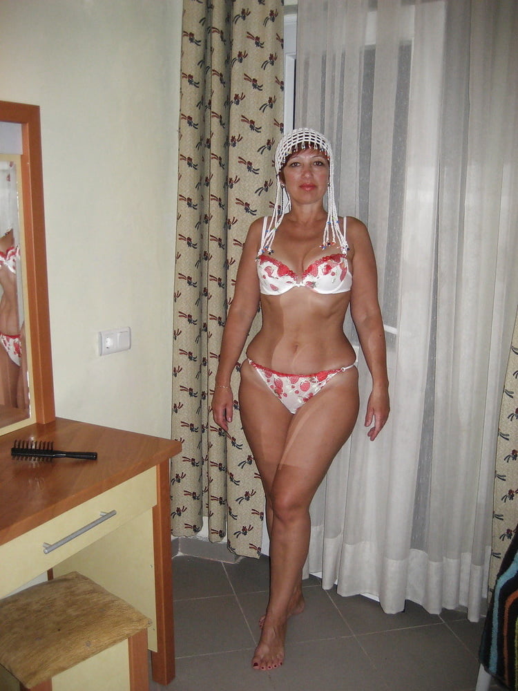 Caderas anchas de las mujeres 322
 #104520867