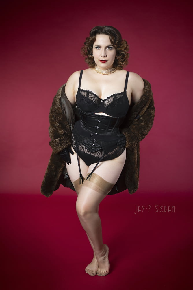 Caderas anchas de las mujeres 322
 #104520873