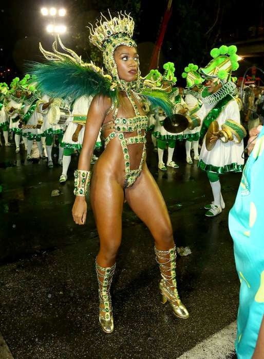 Iza cantora famosa semi nua no carnaval
 #91322240