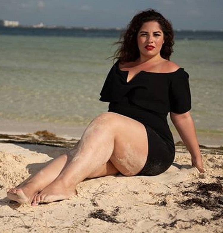 Full thighs in the mini 1488 #93046908