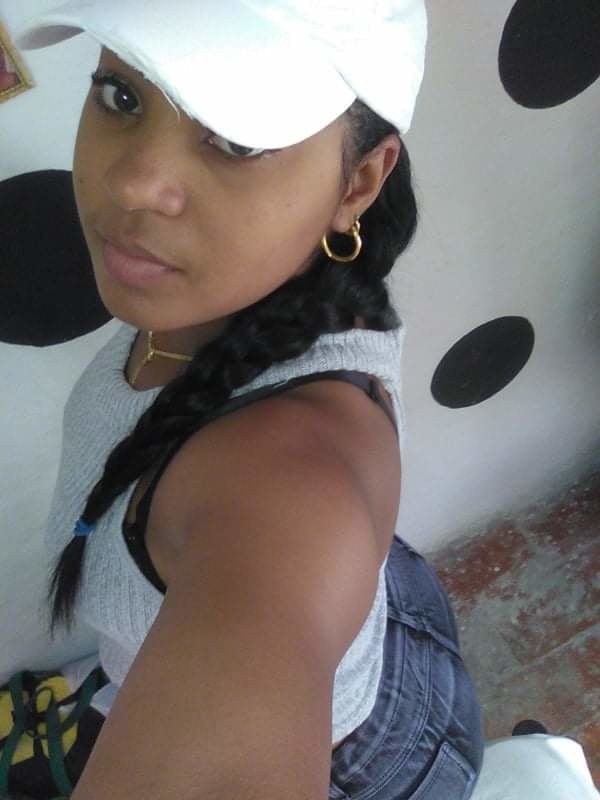 Cubana morocha
 #89284401