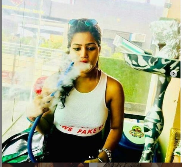 INDIANS DESIS SMOKING #104025743