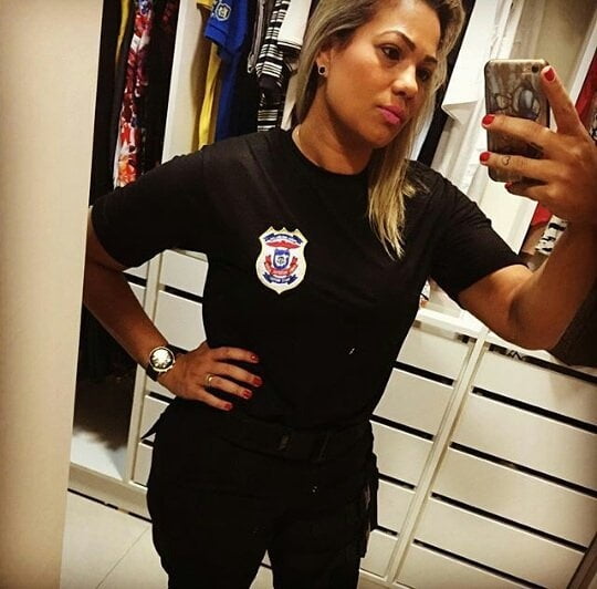 Brasilianische Polizistin
 #96474470