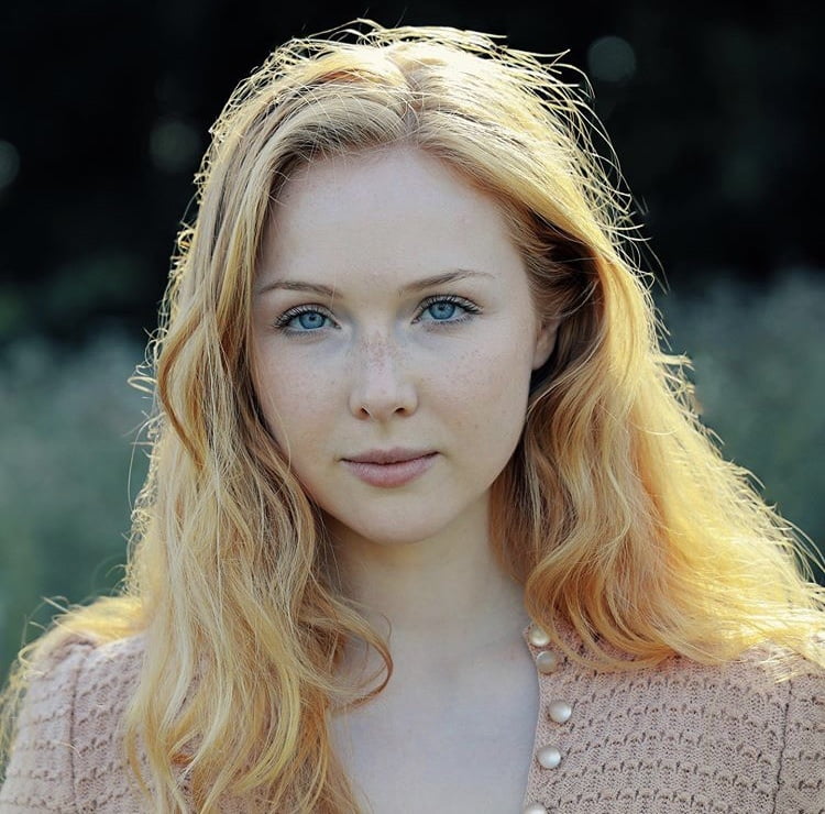 Molly quinn
 #105669479